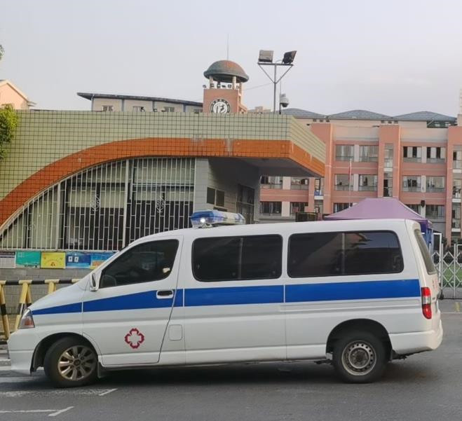 尼玛救护车出租护送骨折病人一公里多少钱